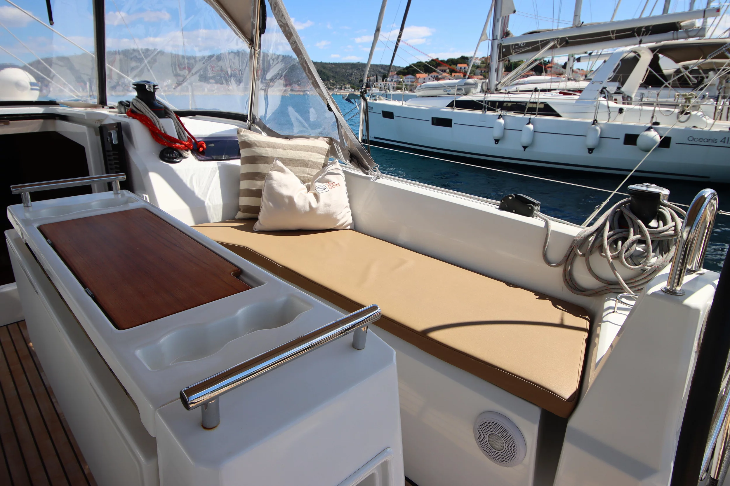 Oceanis 34.1 (Ka Nani)  - 12