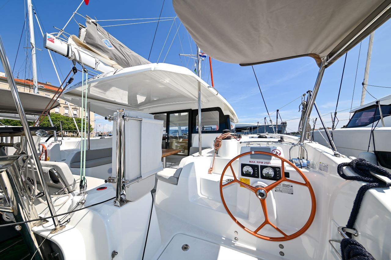 Photo #14 - Excess 11 - 4 + 1 + 1 cab. (Island Blue V) in Zadar - 38981