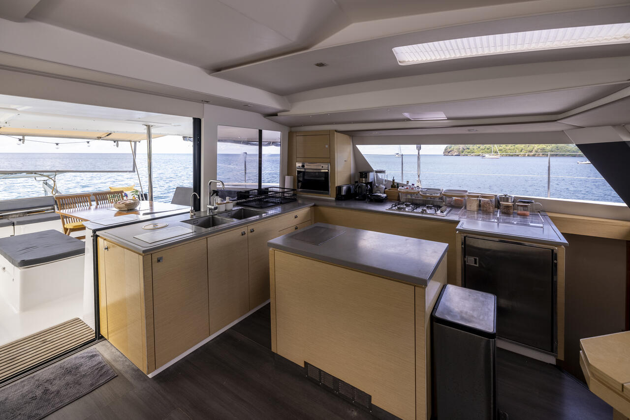 Photo #13 - Fountaine Pajot Saba 50 - 5 + 2 cab. (Purpose) en Port de Plaisance - 38985