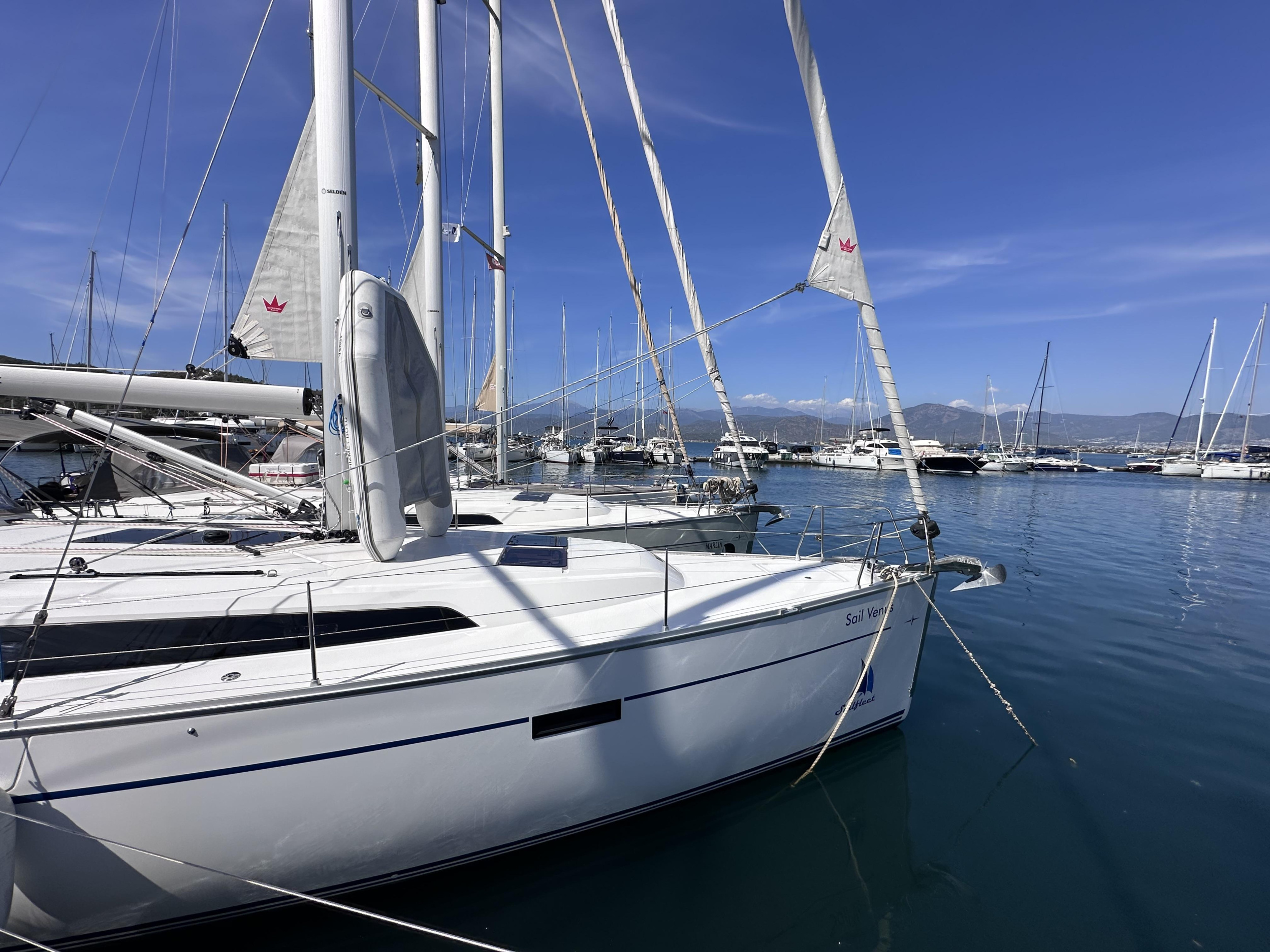 Photo #3 - Bavaria Cruiser 46 - 4 cab. (Sail Venus) in Fethiye - 39013