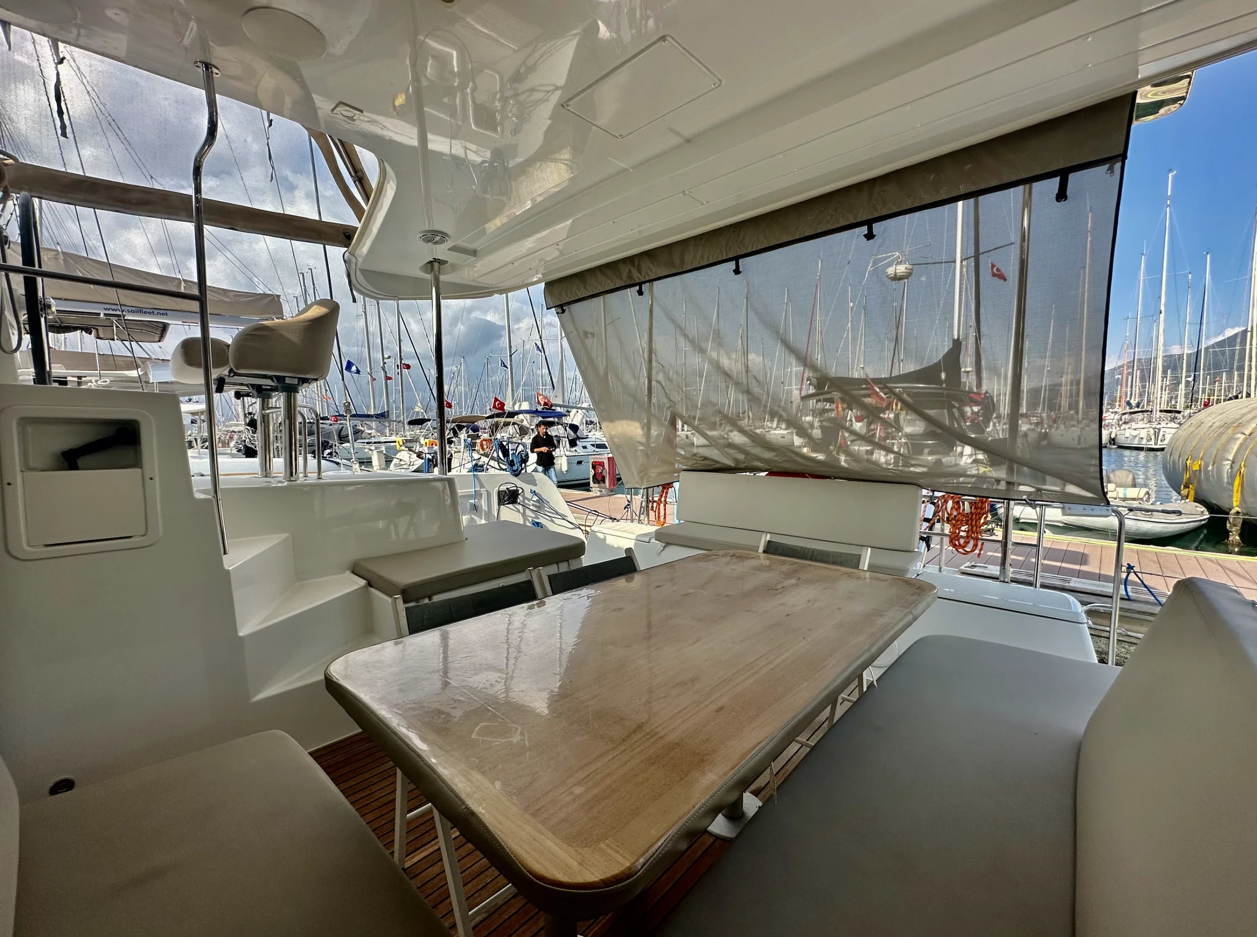 Lagoon 40 - 4 + 2 cab (Sail Aries)  - 4