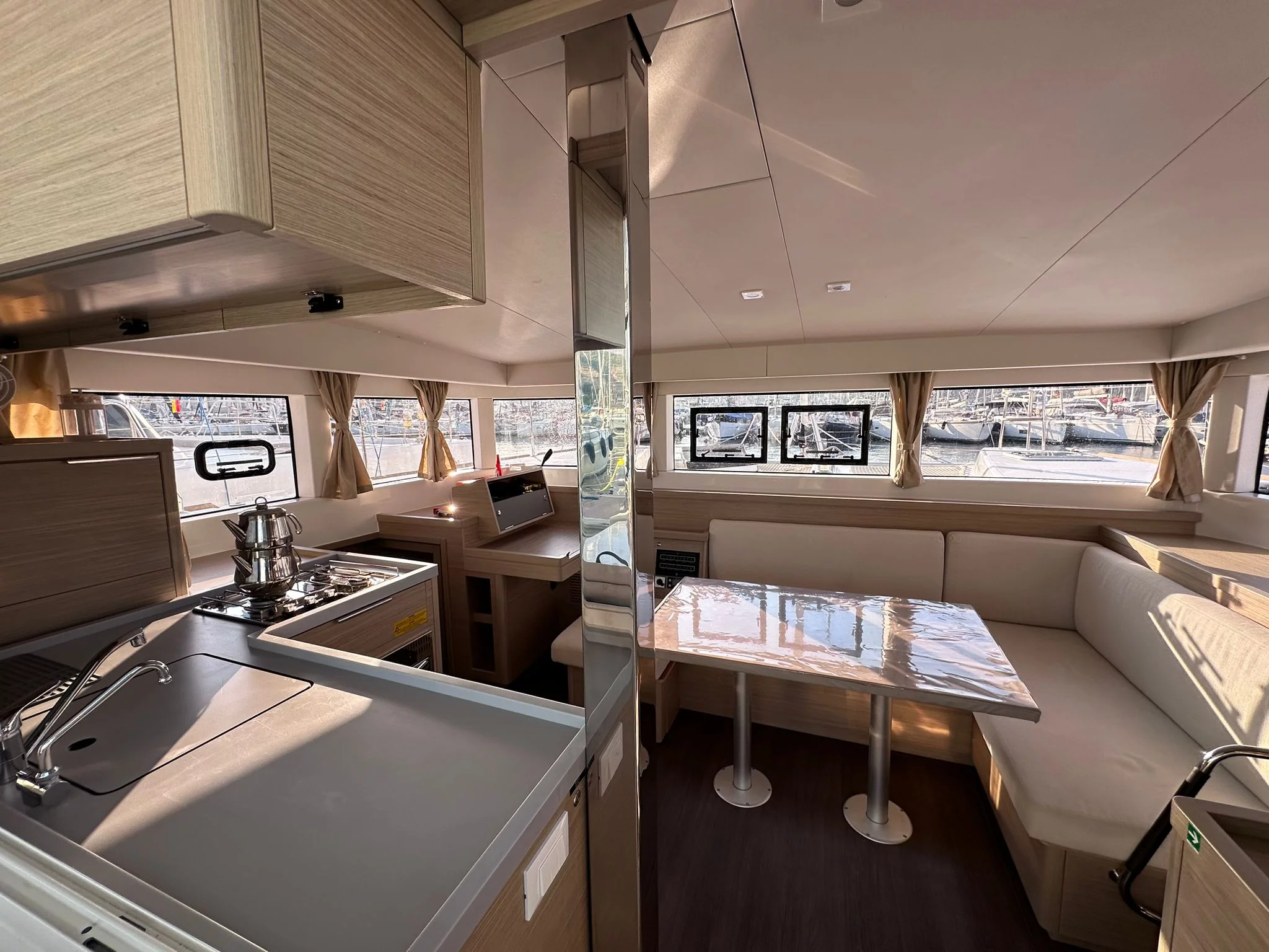 Lagoon 40 - 4 + 2 cab (Sail Aries)  - 6
