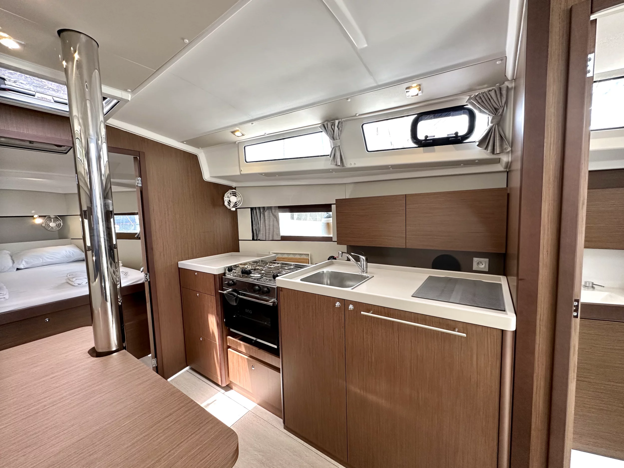 Oceanis 38.1 (Sail Pride)  - 5