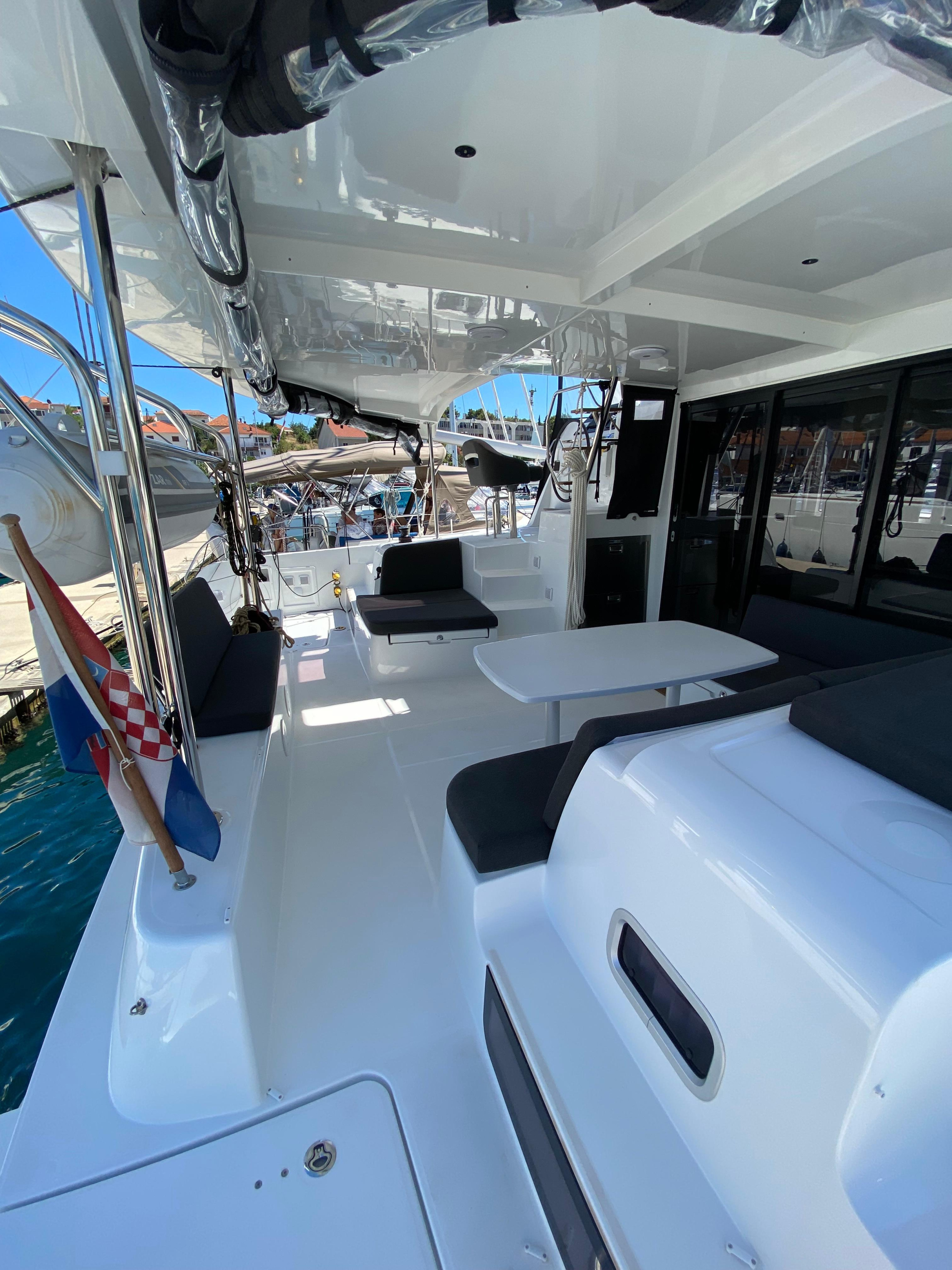 Photo #8 - Lagoon 42 - 4 + 2 cab. (Hanselli) in Trogir - 39021