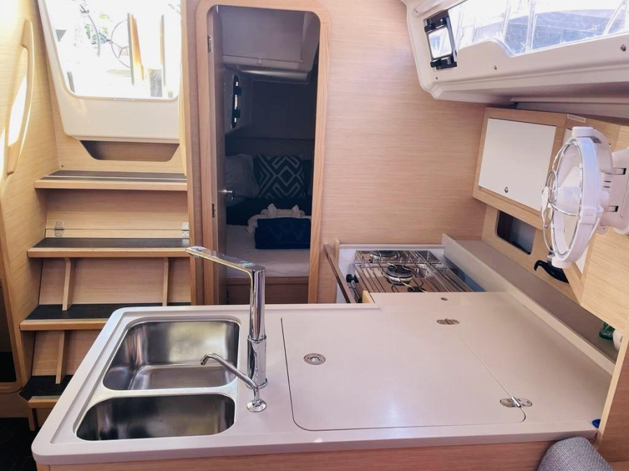Photo #7 - Dufour 37 - 3 cab. (Island Girl) in Nanny Cay - 39067