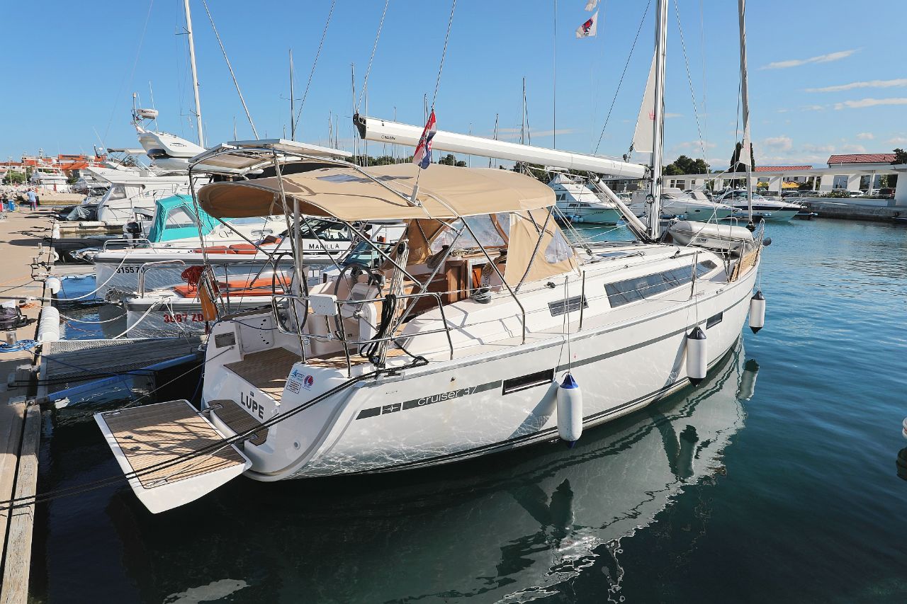 Photo #4 - Bavaria Cruiser 37 - 3 cab. (Lupe) in Zara - 39085