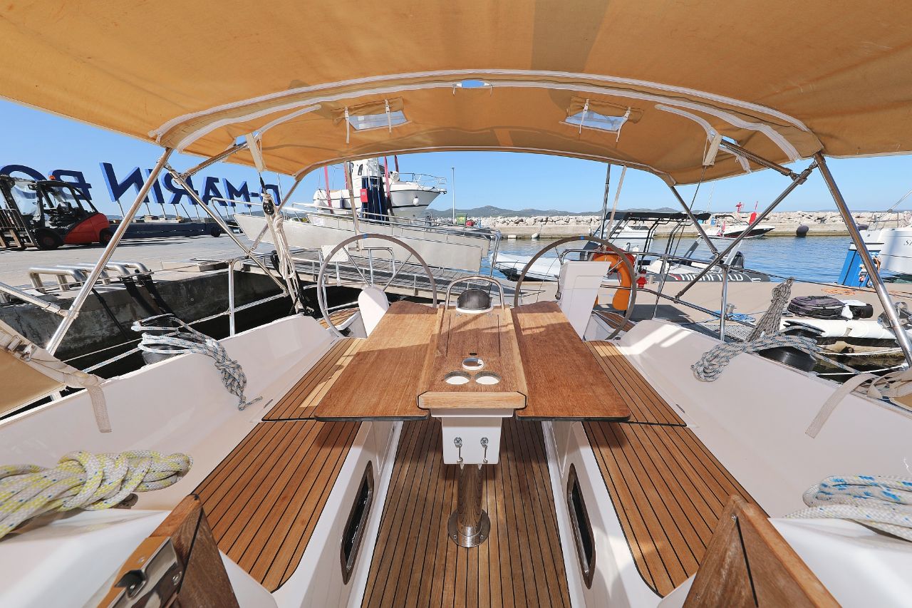 Photo #8 - Bavaria Cruiser 37 - 3 cab. (Lupe) in Zara - 39085