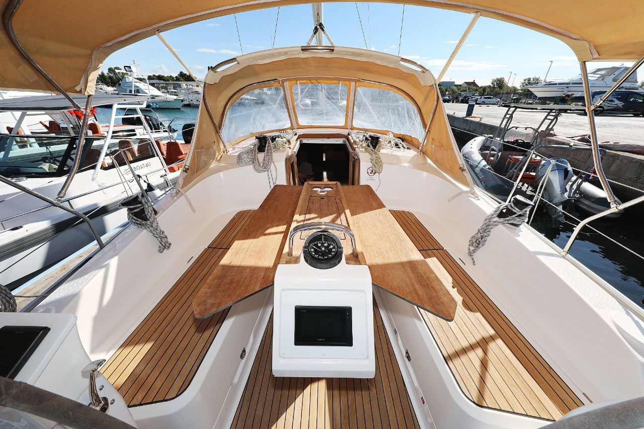 Photo #10 - Bavaria Cruiser 37 - 3 cab. (Lupe) in Zara - 39085