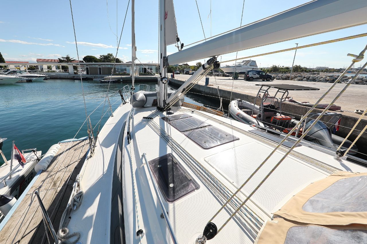 Photo #11 - Bavaria Cruiser 37 - 3 cab. (Lupe) in Zara - 39085