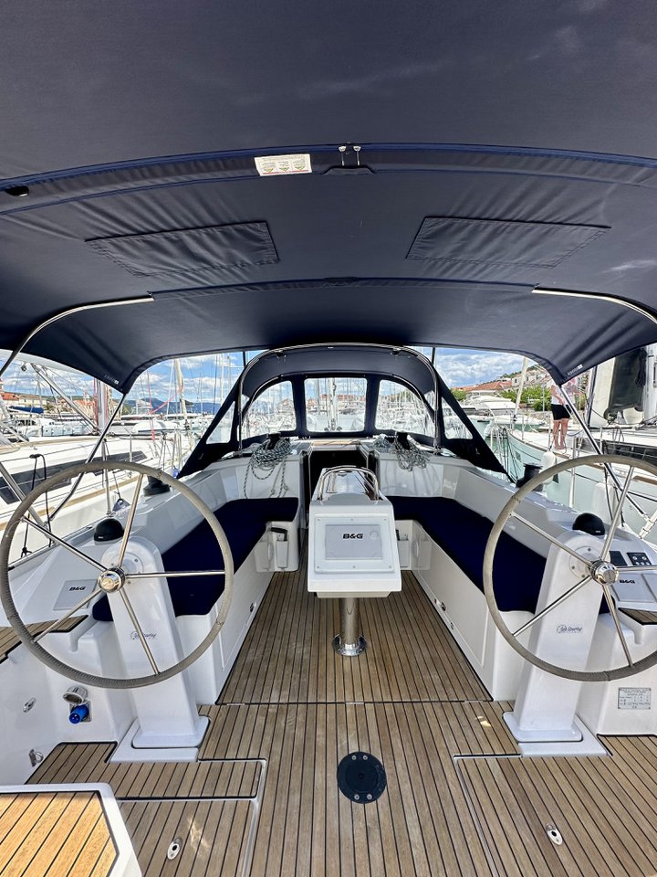 Photo #4 - Bavaria C38 (Surf Point) en Trogir - 39103