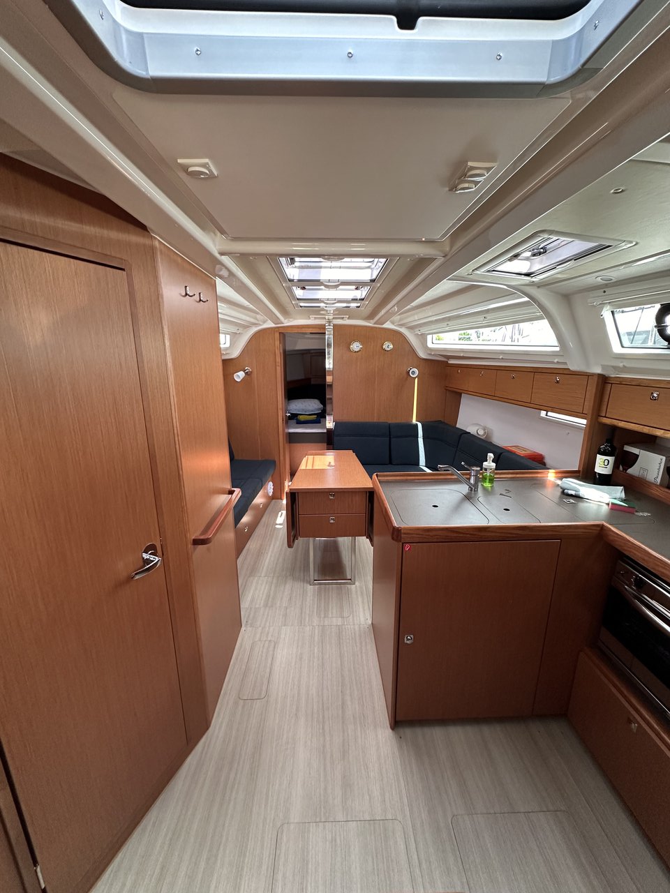 Photo #4 - Bavaria Cruiser 37 - 3 cab. (Crypto) in Trogir - 39104