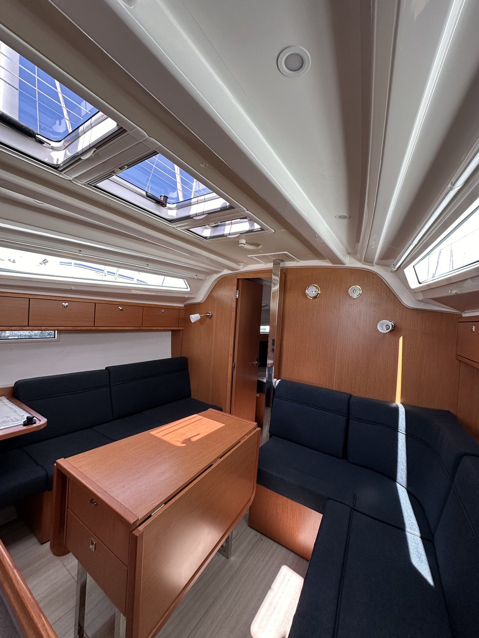 Photo #5 - Bavaria Cruiser 37 - 3 cab. (Crypto) in Trogir - 39104