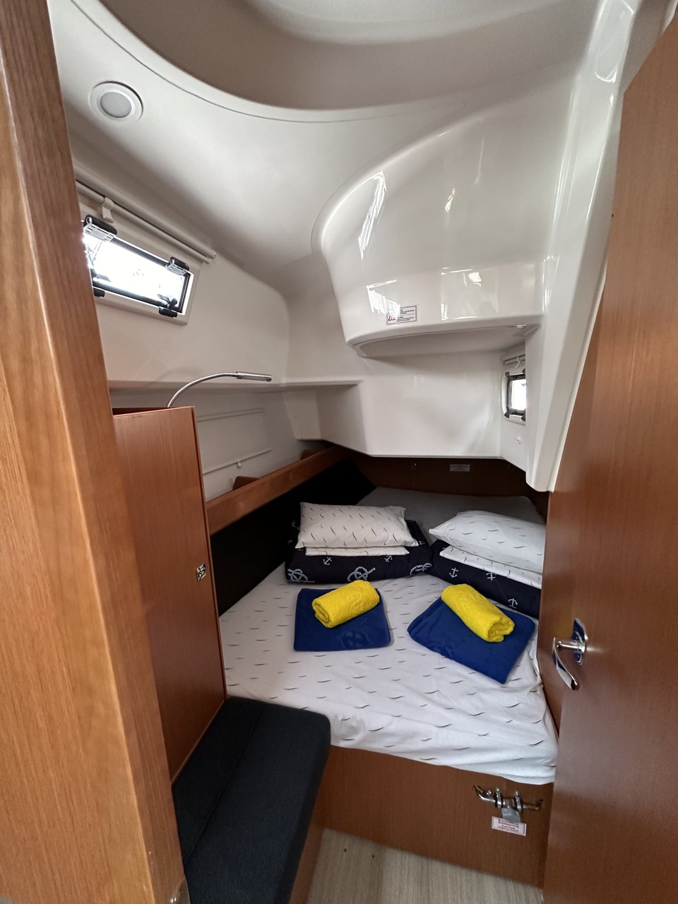 Photo #8 - Bavaria Cruiser 37 - 3 cab. (Crypto) in Trogir - 39104