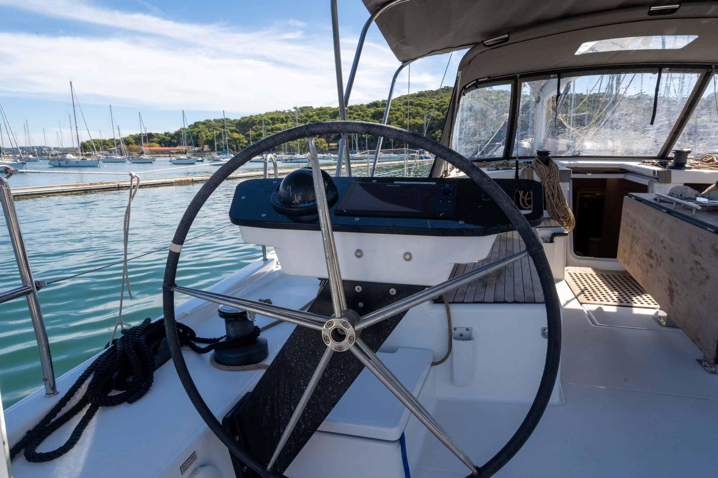 Photo #5 - Dufour 530 Smart Electric - 5 + 1 cab. (INSPIRATION) in Port Pin Rolland - 39155