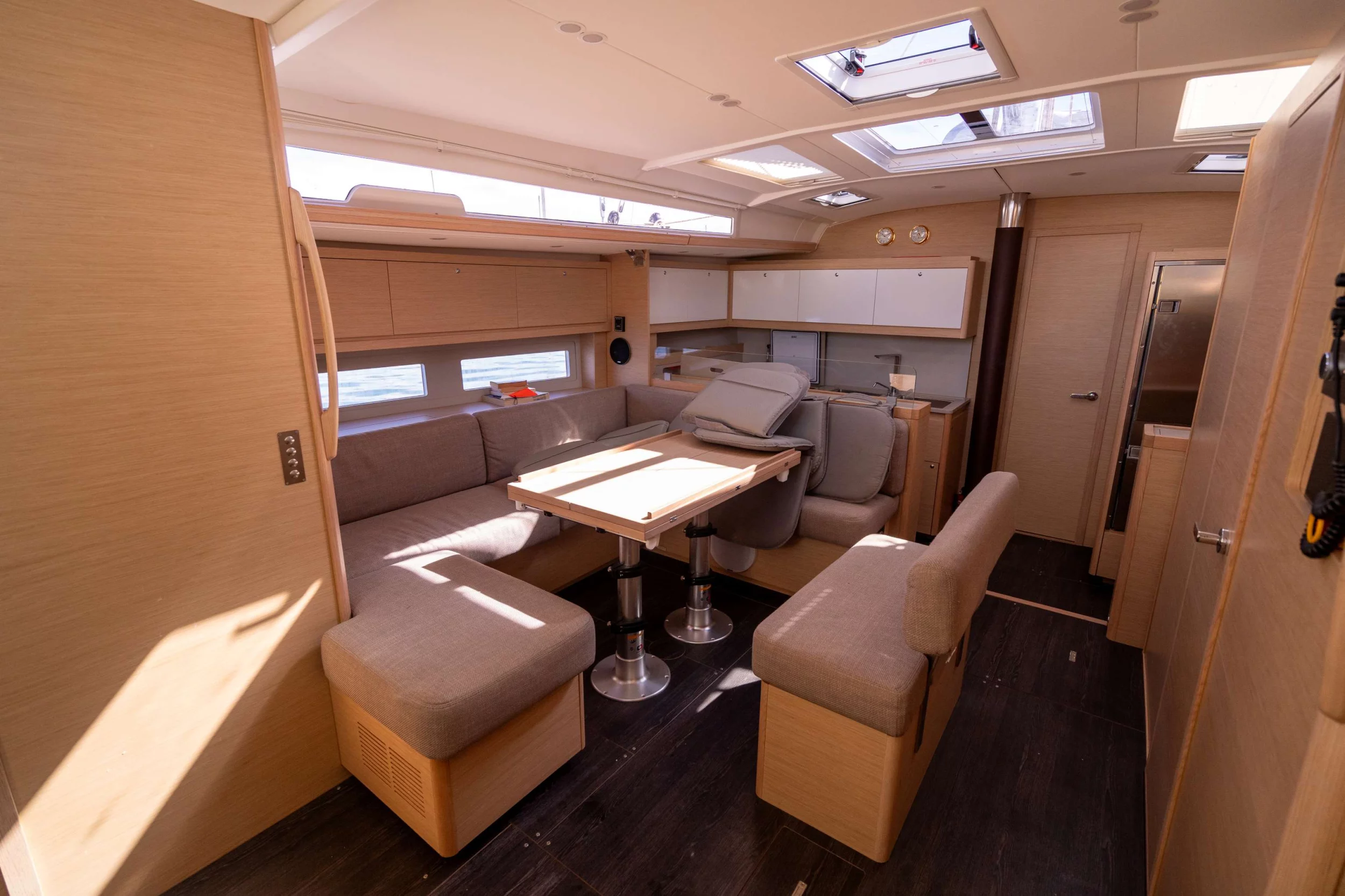 Dufour 530 Smart Electric - 5 + 1 cab. (INSPIRATION)  - 9