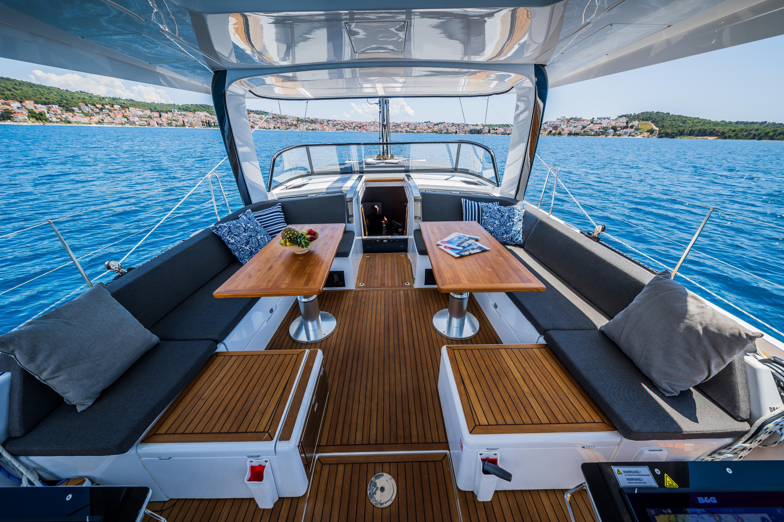 Photo #9 - Hanse 510 - 4 + 1 cab. (Darling - OW) in Trogir - 39169