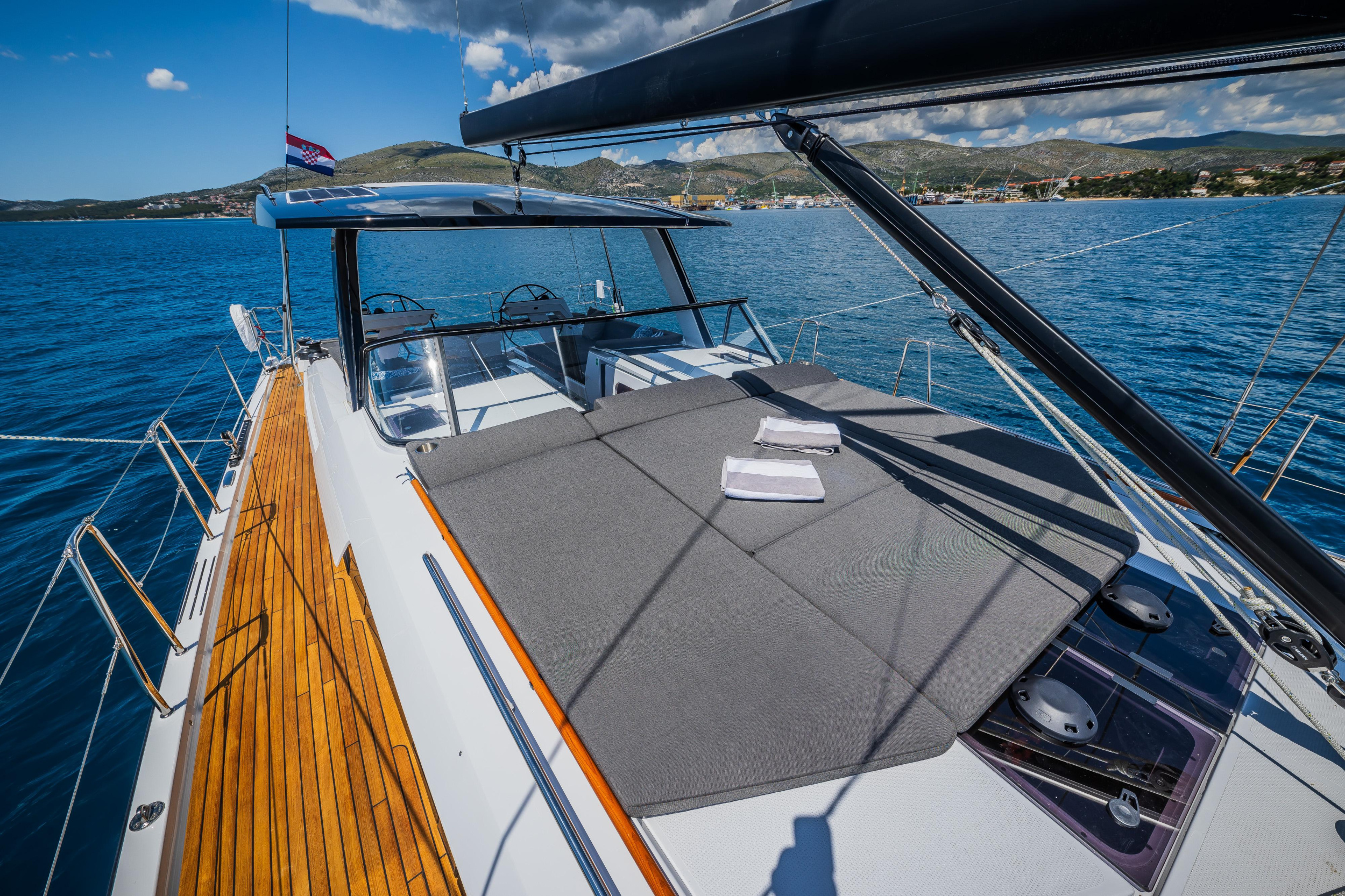 Photo #16 - Hanse 510 - 4 + 1 cab. (Darling - OW) in Trogir - 39169