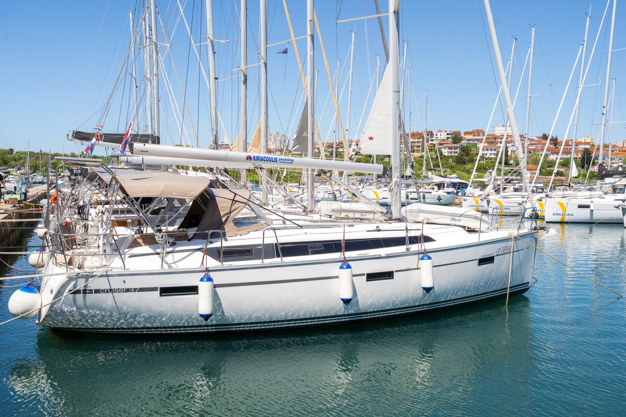 Photo #6 - Bavaria Cruiser 37 - 2 cab. (Kata) in Pula - 39195