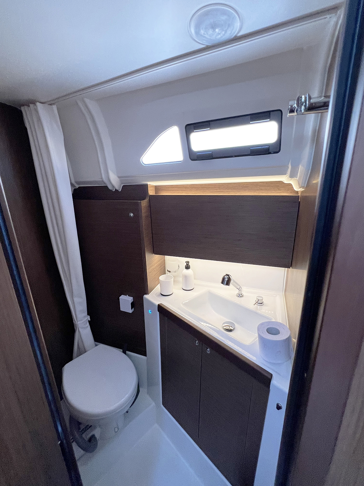 Photo #22 - Oceanis 40.1 (Escape) en Atenas - 39200