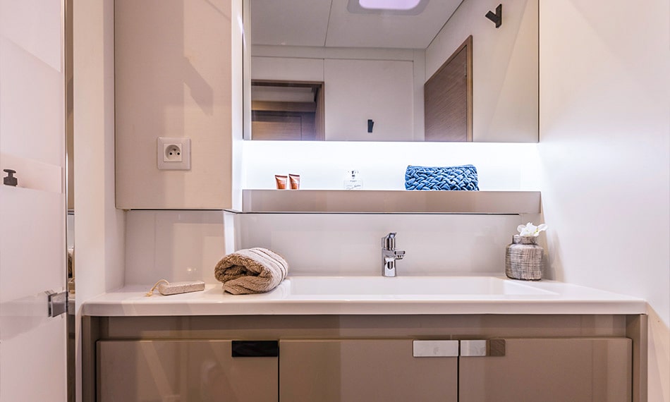 Photo #13 - Fountaine Pajot Aura 51 - 6 + 1 cab (Breezer) in Mykonos - 39313