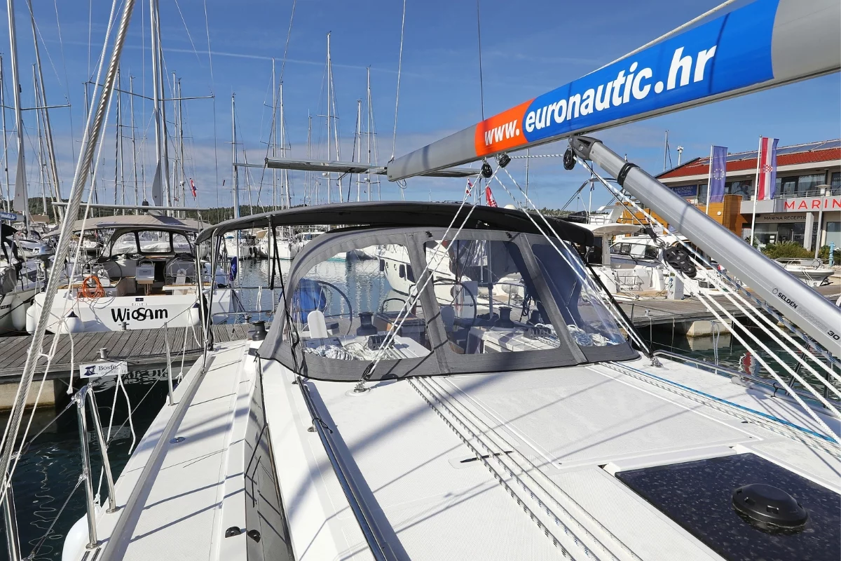 Bavaria C42 (Summertime)  - 5