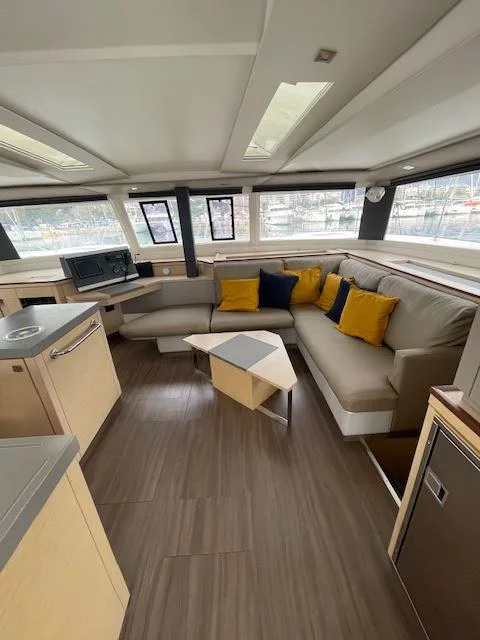 Fountaine Pajot Saona 47 Quintet - 5 + 1 cab. (Red Rose)  - 2