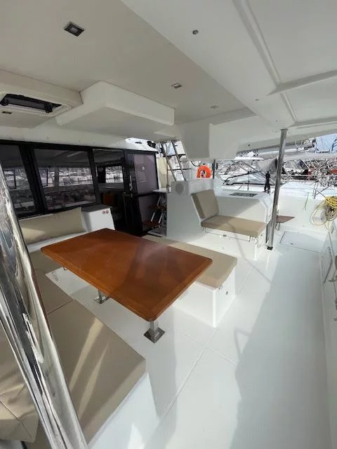 Fountaine Pajot Saona 47 Quintet - 5 + 1 cab. (Red Rose)  - 3