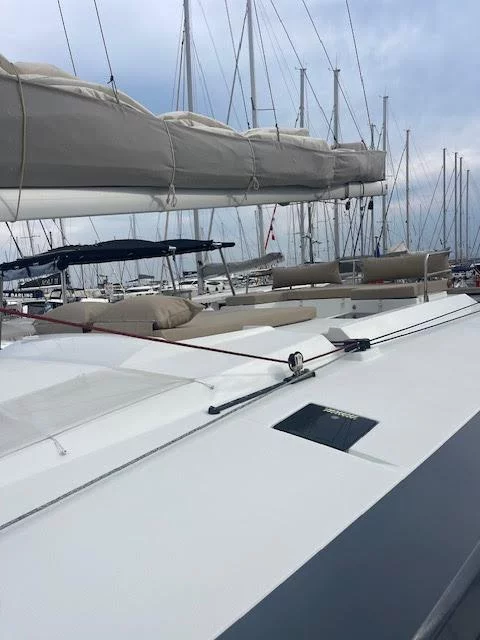 Fountaine Pajot Saona 47 Quintet - 5 + 1 cab. (Red Rose)  - 5