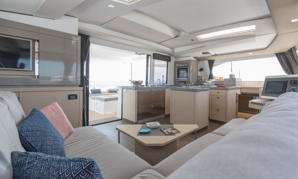 Photo #9 - Fountaine Pajot Saona 47 Quintet - 5 + 1 cab. (Red Rose) in Mykonos - 39353