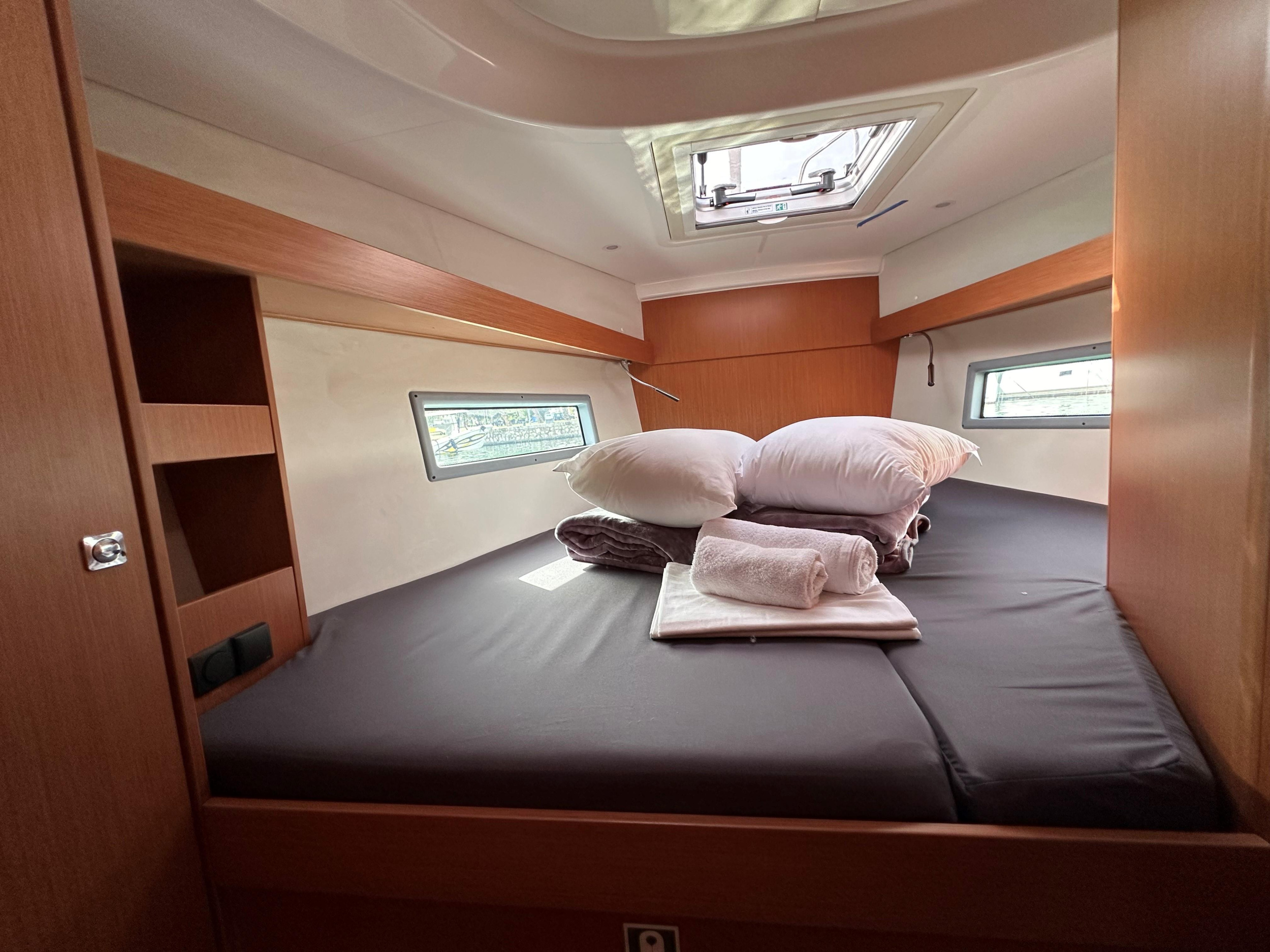 Photo #11 - Bavaria C38 (Sienna) in Athens - 39365