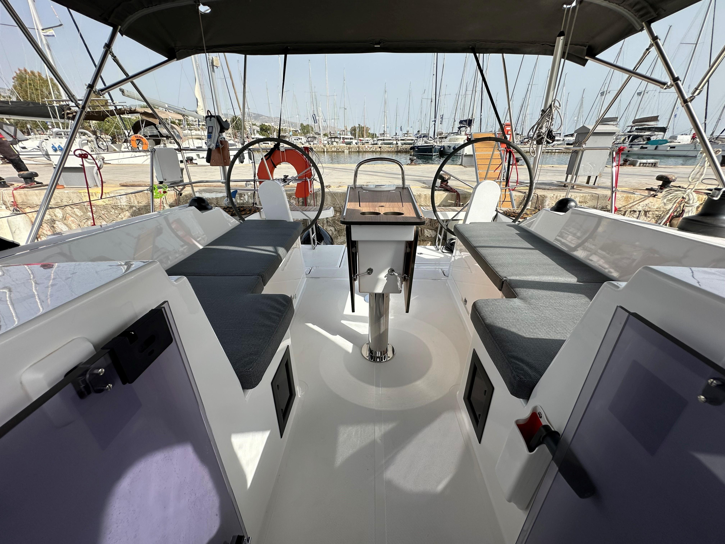 Photo #14 - Bavaria C38 (Melina) en Atenas - 39366
