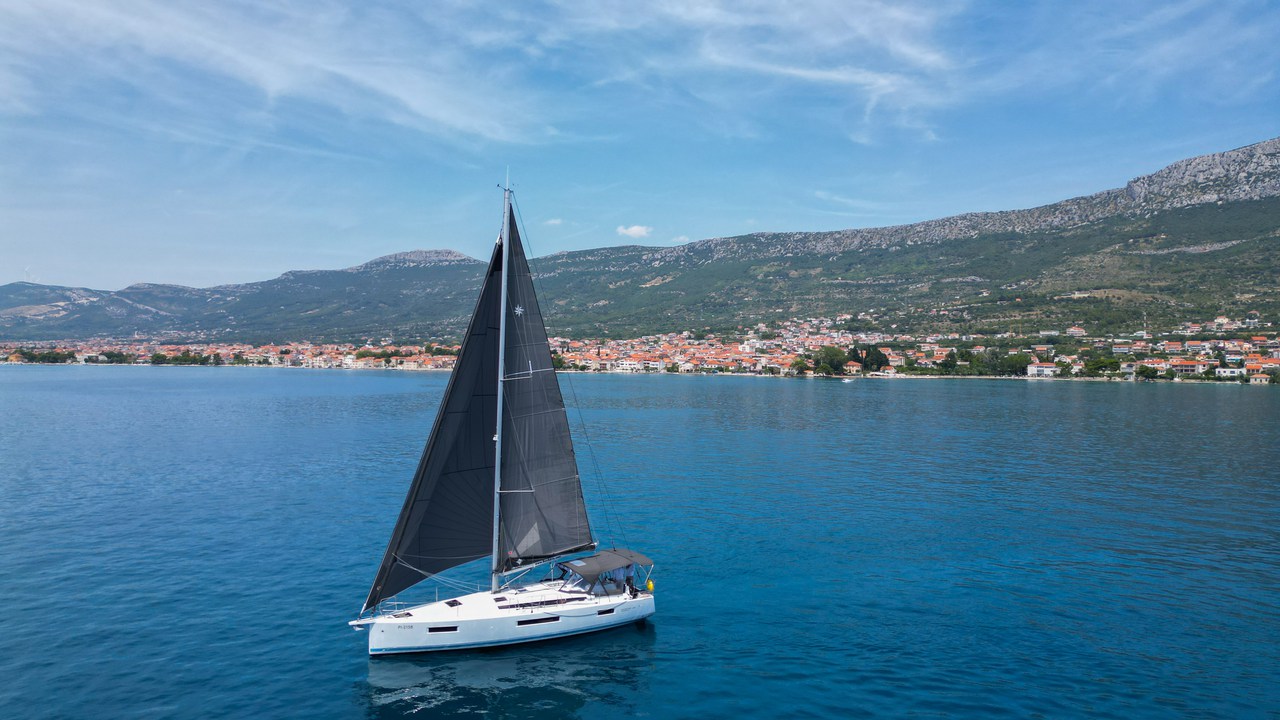 Photo #8 - Sun Odyssey 440 - 3 cab. (Dreamcatcher) in Kastela - 39370