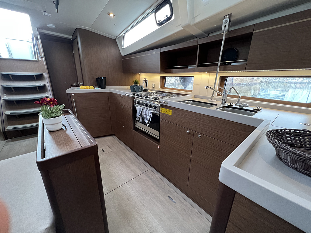 Photo #10 - Oceanis 46.1 (Lella Belle) in Athen - 39430