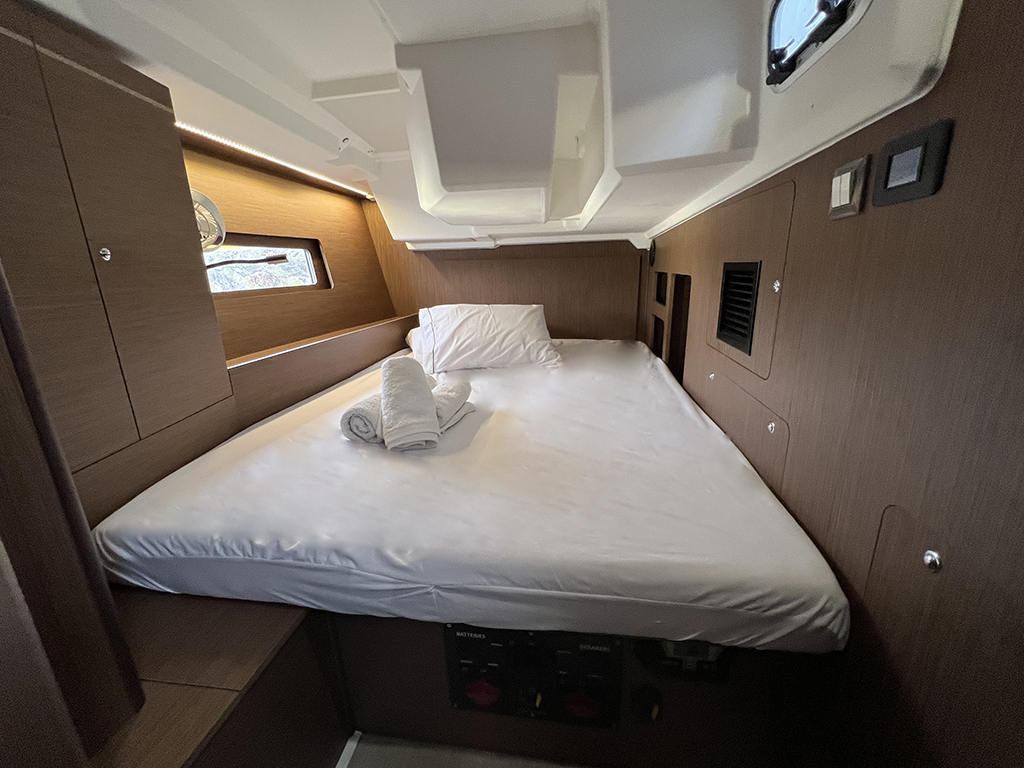 Photo #12 - Oceanis 46.1 (Lella Belle) in Athen - 39430