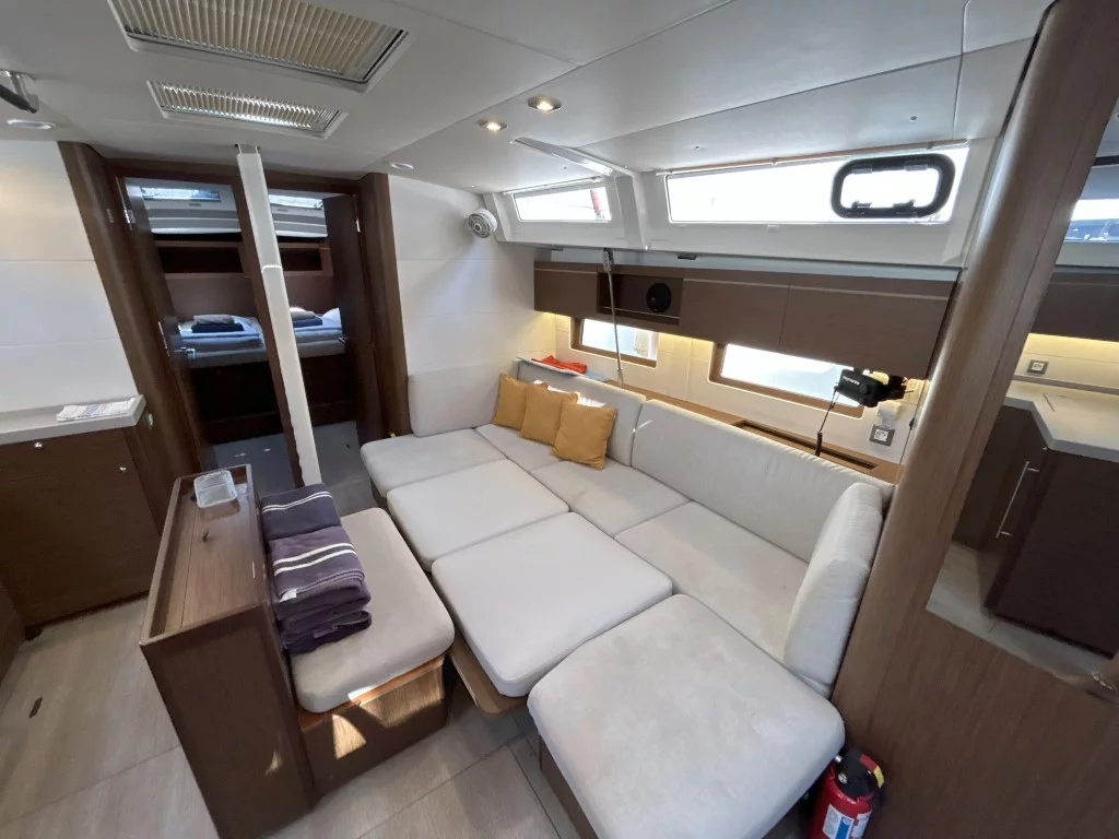 Oceanis 46.1 (Bumblebee)  - 12