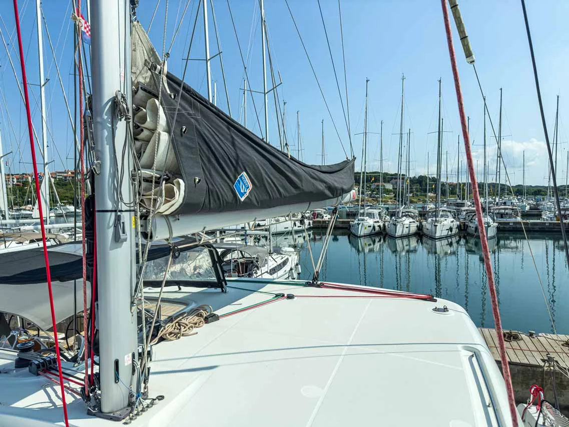 Lagoon 40 - 4 + 2 cab (Blue)  - 10
