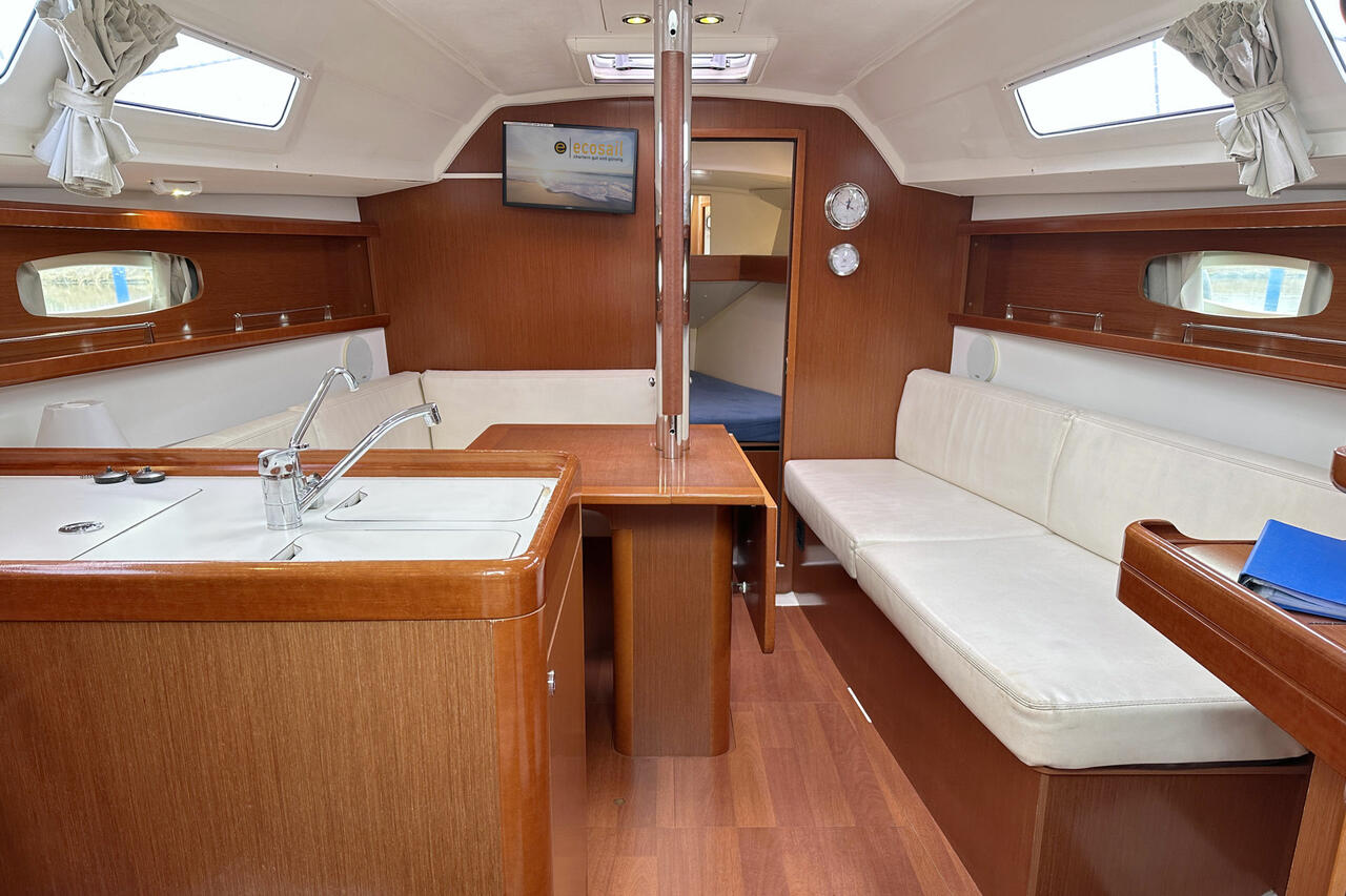 Photo #12 - Oceanis 31 (Sunshine) in Barth - 39576