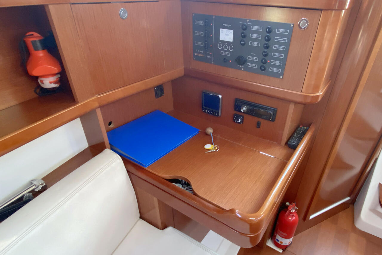 Photo #14 - Oceanis 31 (Sunshine) in Barth - 39576