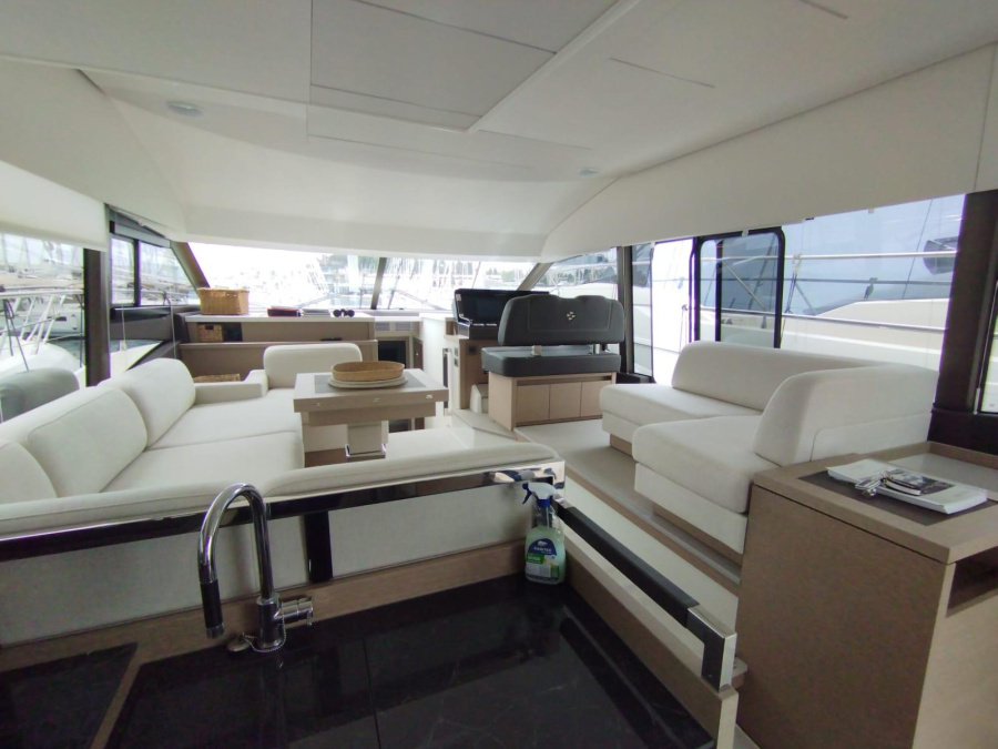 Photo #6 - Prestige 520 Flybridge (Baby Indy) in Split - 39614