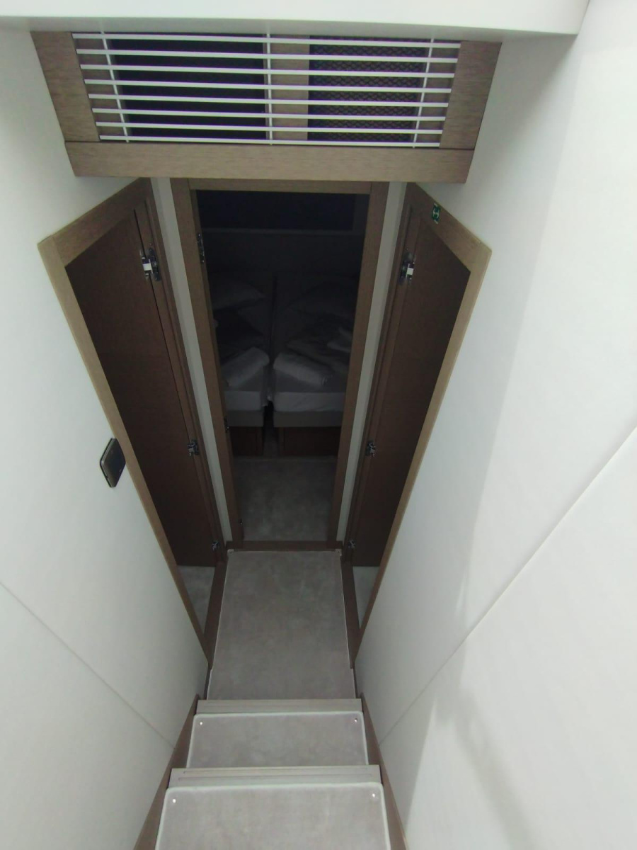Photo #7 - Prestige 520 Flybridge (Baby Indy) in Split - 39614
