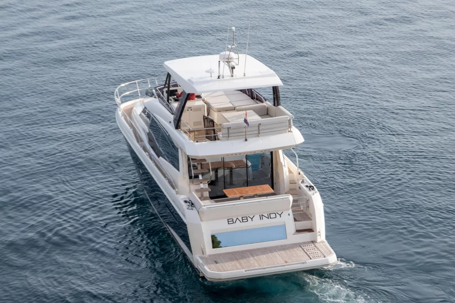 Prestige 520 Flybridge (Baby Indy)  - 18