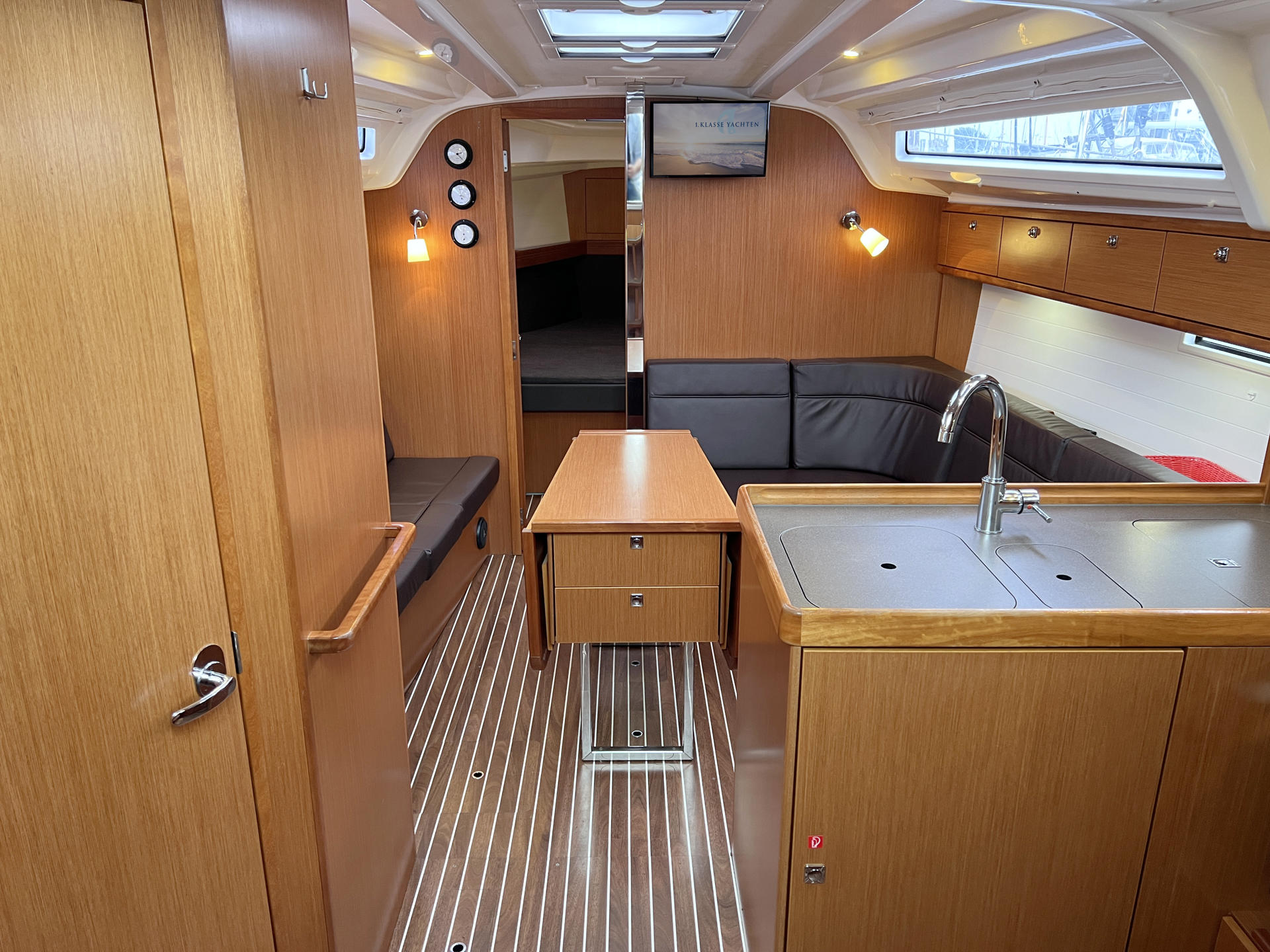 Photo #8 - Bavaria Cruiser 37 - 3 cab. (Finny Ocean) in  - 39615