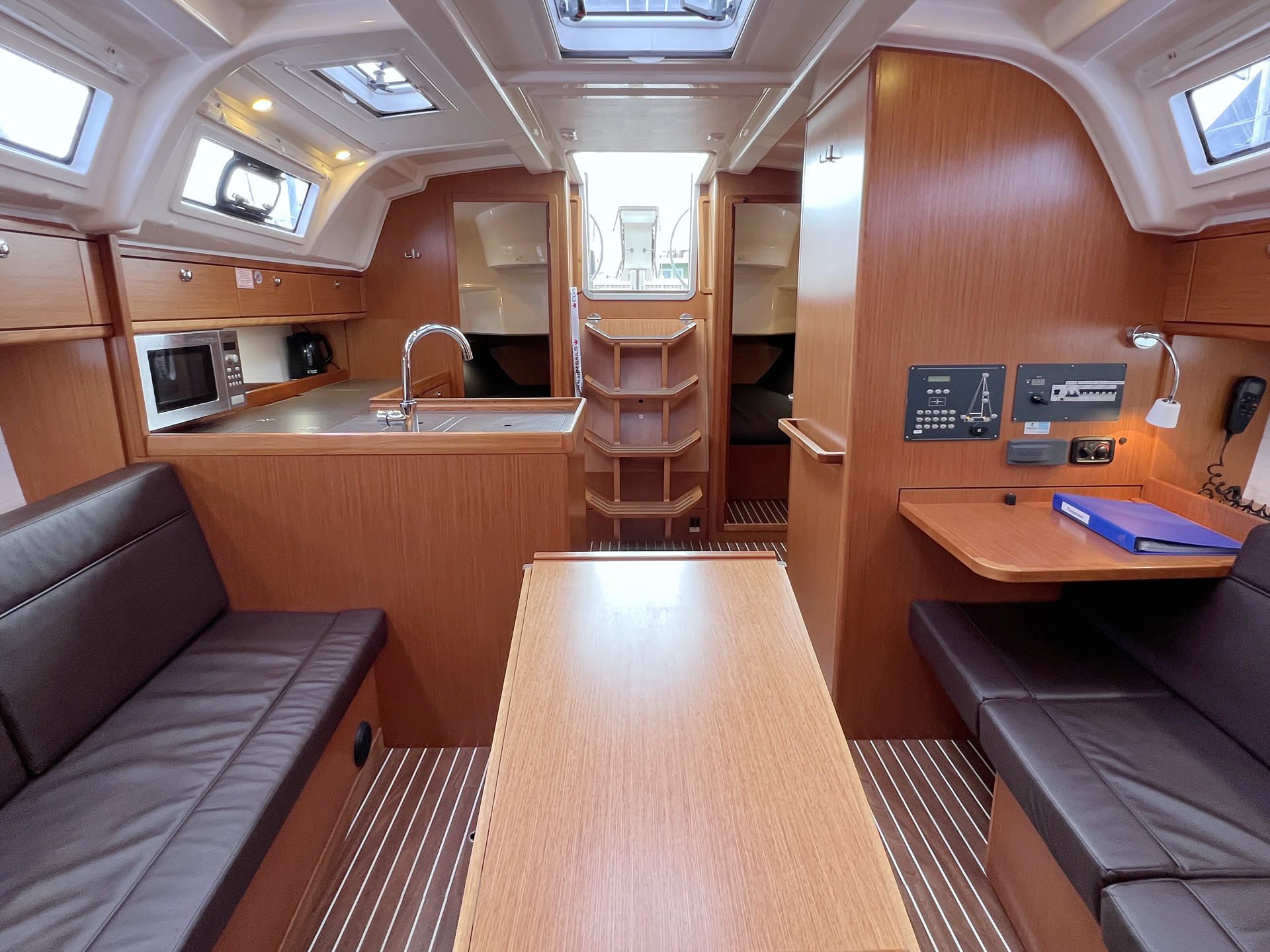 Photo #9 - Bavaria Cruiser 37 - 3 cab. (Finny Ocean) in  - 39615