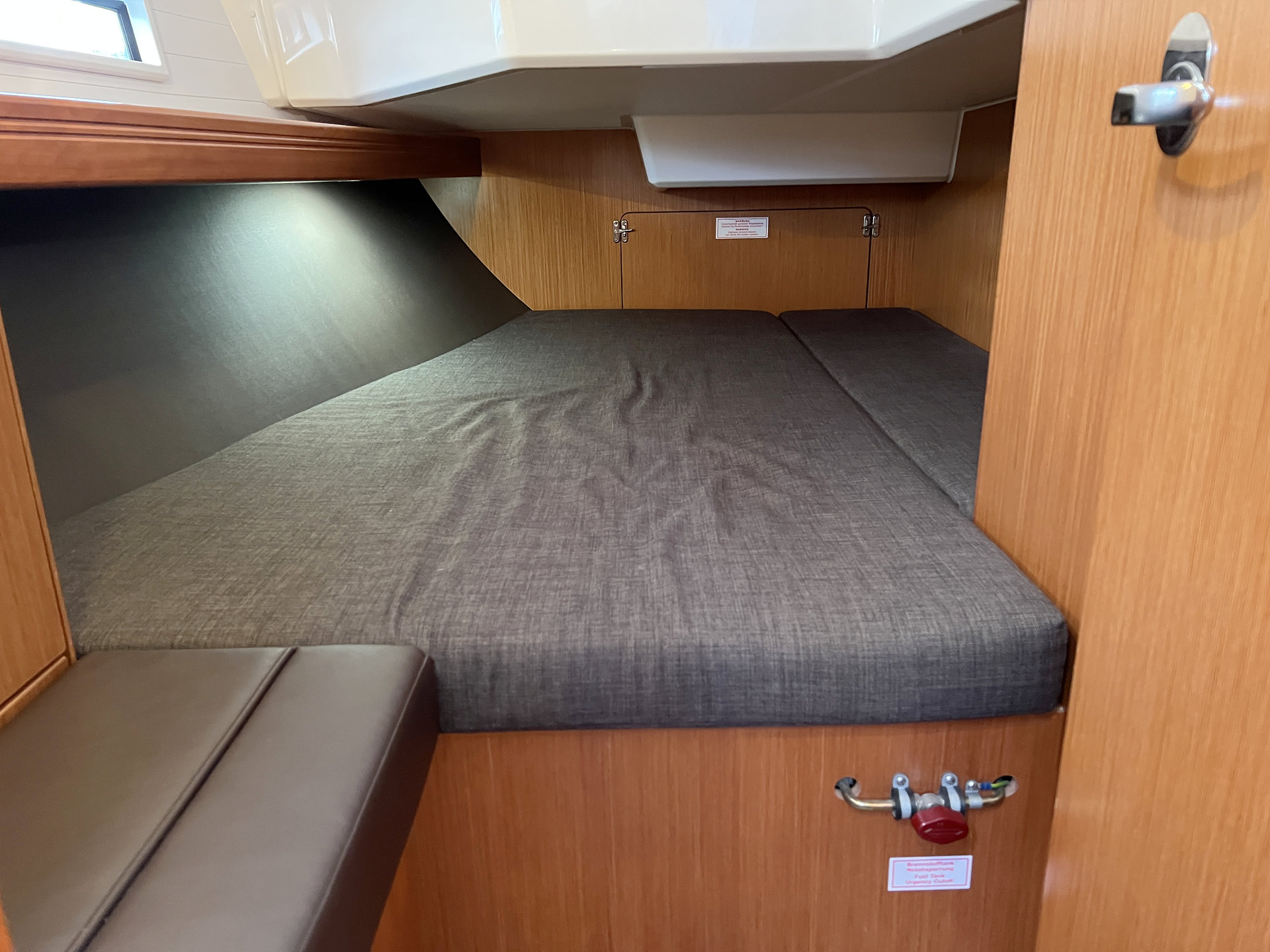 Photo #16 - Bavaria Cruiser 37 - 3 cab. (Finny Ocean) in  - 39615