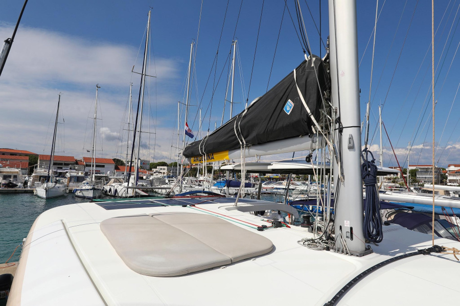 Photo #9 - Lagoon 42 - 4 + 2 cab. (Bolubo) in Vodice - 39632
