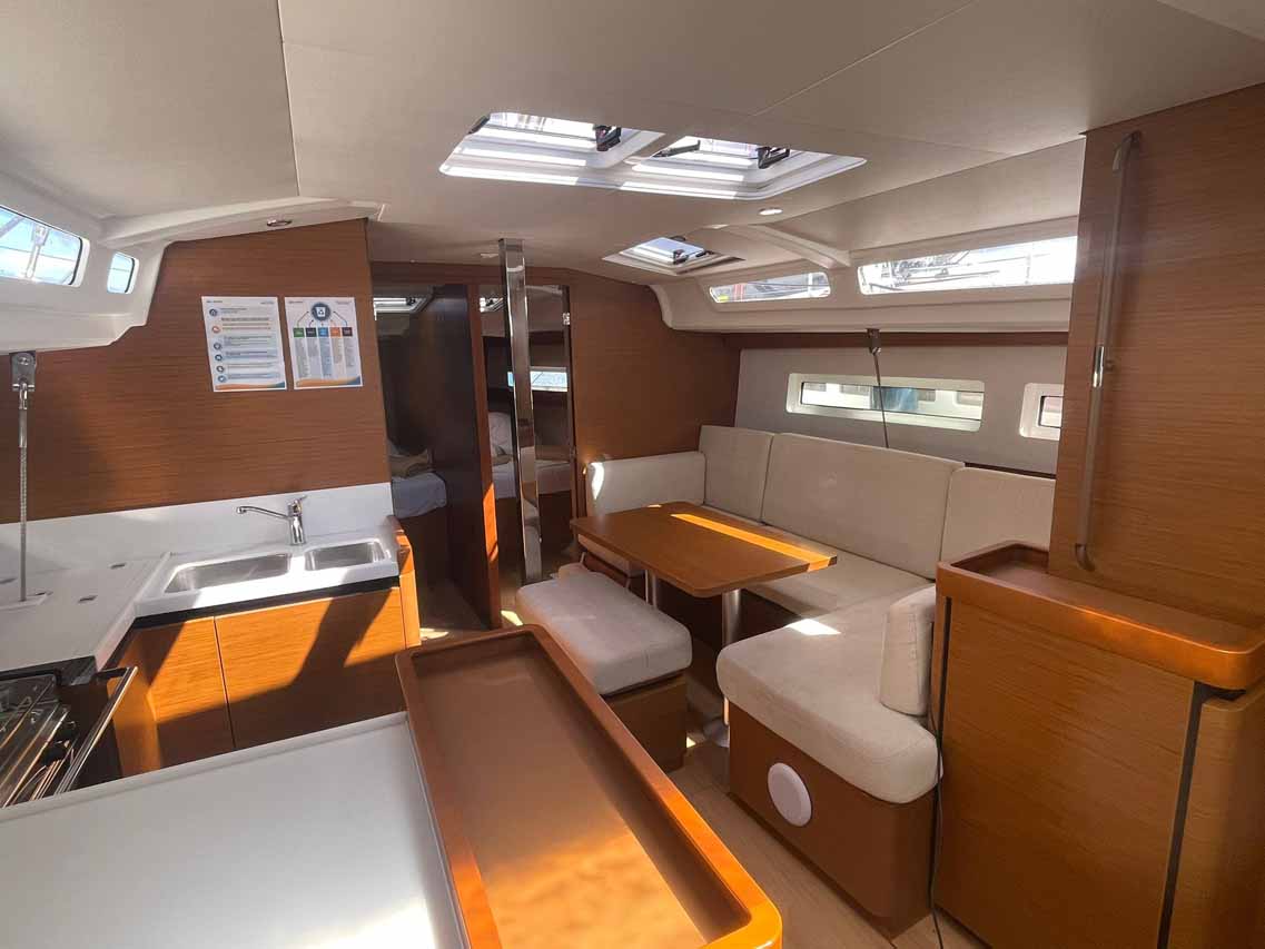 Photo #4 - Sun Odyssey 440 (Sweet Dreams) in Marina dell'Isola - 39634