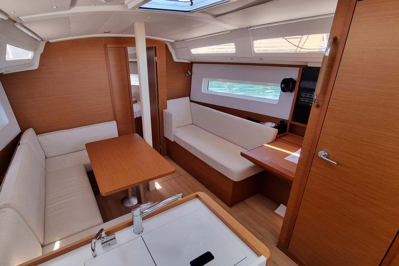 Photo #6 - Sun Odyssey 380 (Bella Mia) in Marina dell'Isola - 39641