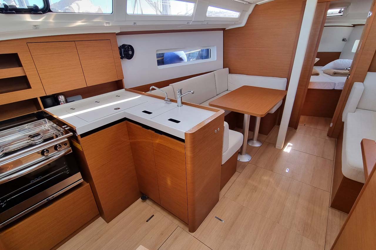 Photo #7 - Sun Odyssey 380 (Bella Mia) in Marina dell'Isola - 39641