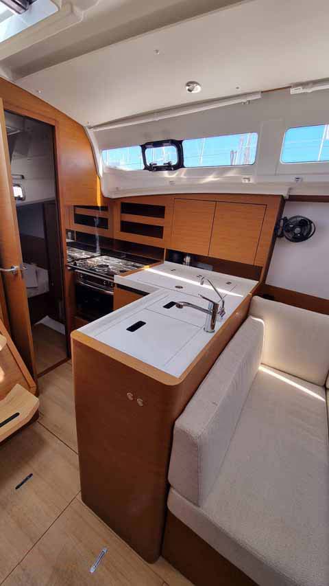 Photo #8 - Sun Odyssey 380 (Bella Mia) in Marina dell'Isola - 39641