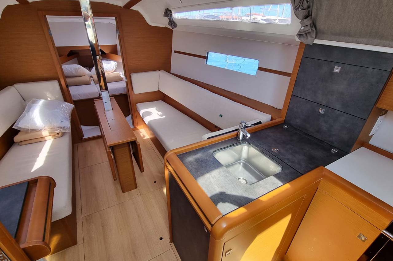 Photo #7 - Sun Odyssey 349 - 2 cab. (Capraia) en Marina dell'Isola - 39642